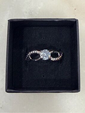 Artisan Silver Clear Stone Infinity Ring Size 9.75
